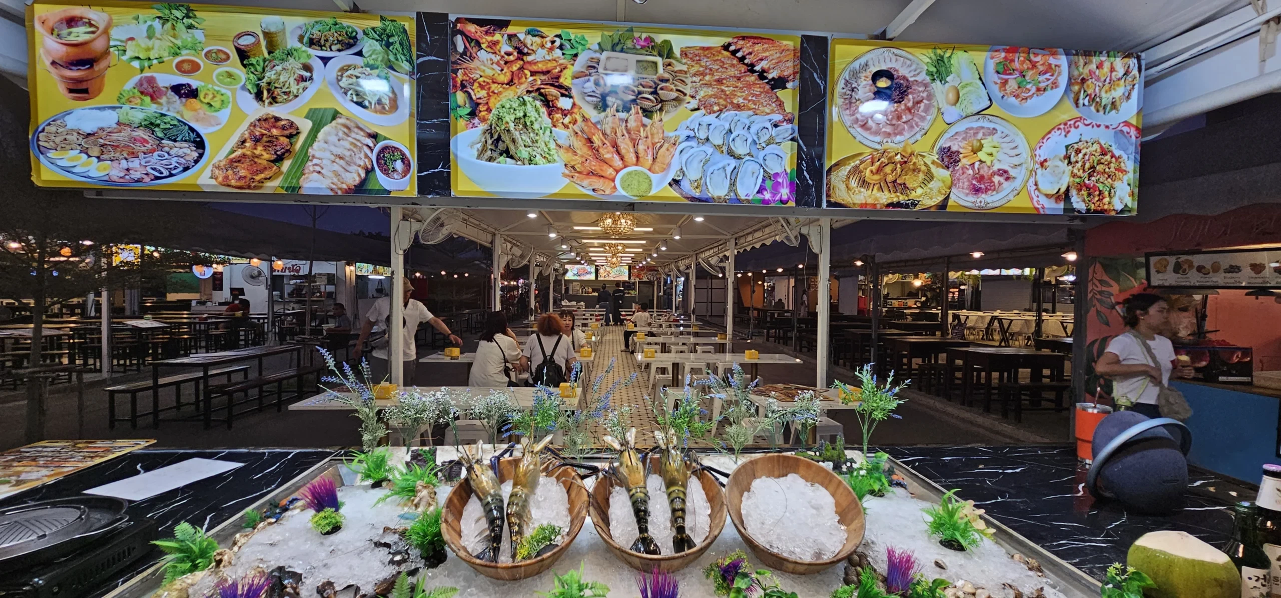 sea food market in Dan Neramit